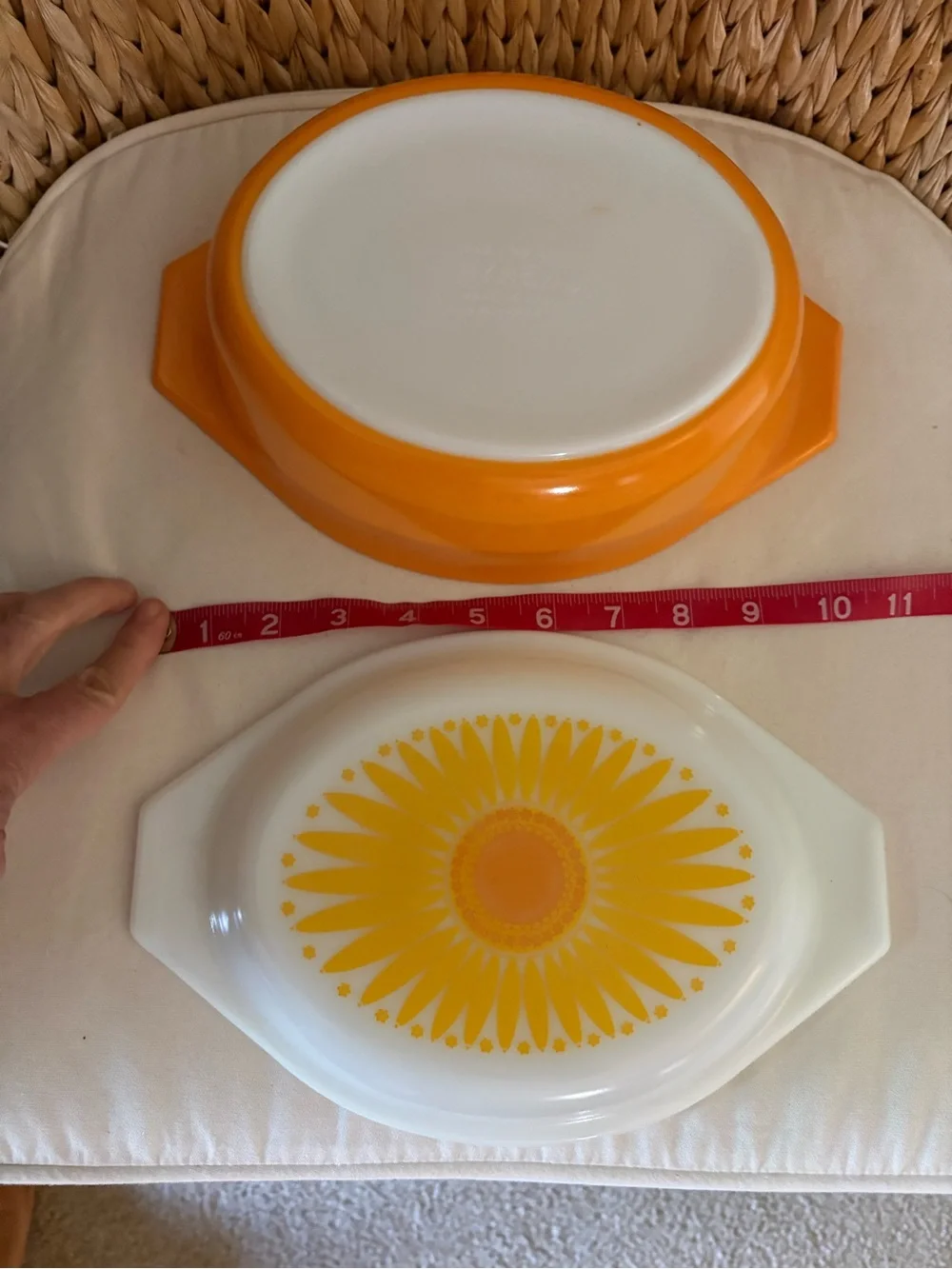 Pyrex Vintage 1.5 Qt Yellow Sunflower Ceramic Casserole Dish - Home Kitchen